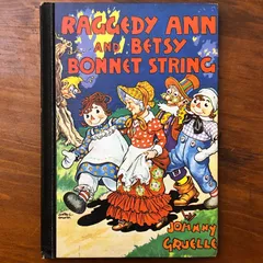 Raggedy Ann and Betsy Bonnet String（ラガディ アンとベッツィーのボンネットひも） Johnny Gruelle The Bobbs-Merrill Company 1960年発行 G2V6M1 aaB74ynm3