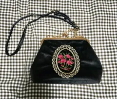 正規品) アクシーズファム 刺繍バッグ ラテギャル ゴシック 公演ゲームヒロイン セシルマクビー 量産型バッグ ピンター（※「ピンター」は文脈から判断した推測です。正確な製品名や専門用語であれば、より適切な訳語が必要になる場合があります。 ）、