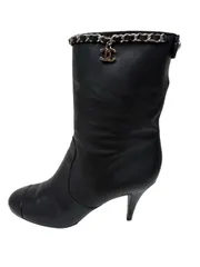 シャネル 大人気！10AチェーントリムＸCCチャーム付ミドルブーツ CHANEL