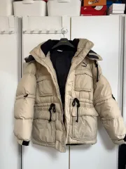 PUMA プーマ ダウン ベージュ Sサイズ(ユニセックス)