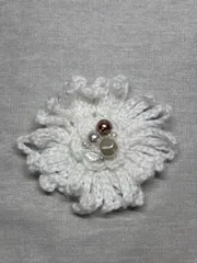 ＊お花のコサージュ＊ハンドメイド＊かぎ針編み＊ホワイトフラワー＊