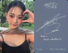 【中古】コレクションカード(女性) TWICE/ツウィ(TZUYU)/裏面青・印刷サイン・メッセージ入り/CD「abouTZU」(Run/Fly ver.)封入フォトカード