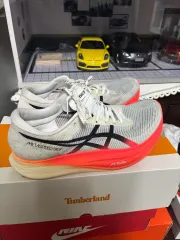 アシックス メタスピード スカイ 白 黒 270