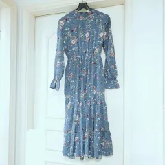 ボリューム感のあるロング丈ワンピース