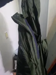 カーキ色 フード ウィンドブレーカー アウター