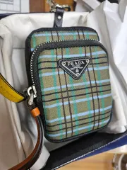 正規品>プラダ チェック キーホルダー