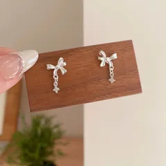 リボンシルバーピアス 揺れ感 華麗 アクセント フェミニン ガーリー 両耳用