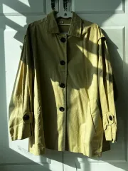 ベージュトレンチジャケット/コート（ウエスト紐含む）