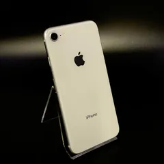 【全額返金保証】【最速発送】 iPhone 8 64GB シルバー au 白ロム 動作確認済 81%