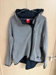 ナイキ フード ジップアップ