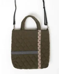 akane トート バッグ ショルダー 縦型 レディース おしゃれ a4 軽い 大きめ 40代 50代 仕事 大人 布 肩掛け ファスナー 斜めがけ キルト キルティング カーキ