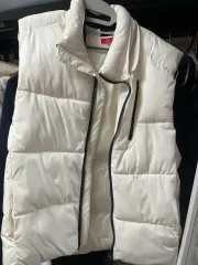 白ダウンベスト