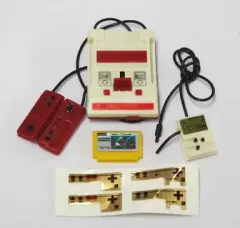【中古】トレーディングフィギュア 1.ファミリコンピューター HVC-001(丸ボタン) 「ガチャキューブ NINTENDO HISTORY COLLECTION ファミリーコンピューター編DX」