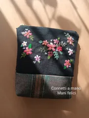 ピンク系　花の手刺繍ファスナーポーチ　チェックウール　ハンドメイド