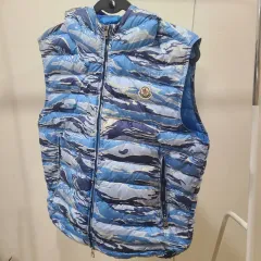 (サイズ3) MONCLER ブルー カモフラージュ ダウン ベスト