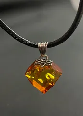 【透明感と輝き】天然琥珀（アンバー）スクエアカット ペンダントトップ S925刻印有