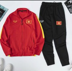 UEFAチャンピオンズリーグトロフィー、歴代優勝クラブ名刻印、リボン
