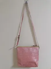 新品 ピンク クロコ型押し レザー ショルダーバッグ ポシェット サコッシュ