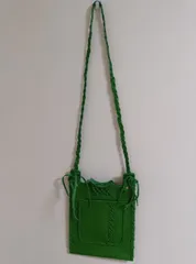 新品 グリーン 編み込みデザイン レザー スマホショルダーバッグ ポシェット サ