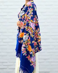 ショール カシミール 刺繍  メリノウール 手刺繍 シルク糸使用 ロイヤルブルー×花柄 インド製 一点物 伝統工芸 上質 高級感 レディース やわらか 手作業 華やか 上品 秋冬 和装 洋装 手作業 繊細 シルク 職人 あたたか 手ざわり やわらか 肌ざわり