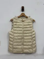 UNIQLO レディース 軽量ダウンベスト