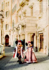 【中古】キャラカード ミッキーマウス＆ミニーマウス(手をつなぎ/白い建物) 写真 「イマジニング・ザ・マジック“10イヤーズ・オブ・ドリームス＆マジック” 第2弾」 東京ディズニーリゾート限定