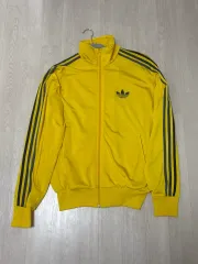 黄色いアディダス ジャージ