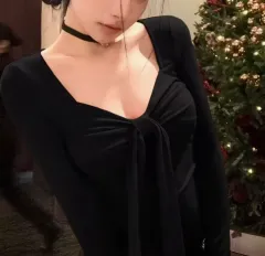 フロントリボンTシャツ