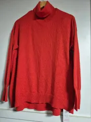 J BY 赤タートルネック ニット