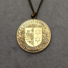 ハリー・ポッター ホグワーツ城 イギリスのコインネックレス - メルカリ