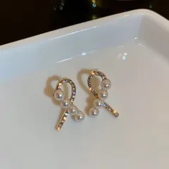 パール ねじれデザイン クロスデザイン ゴールドピアス 両耳用 上品 大人可愛い フェミニン フォーマル 高見え 韓国風 韓国アクセ レディース
