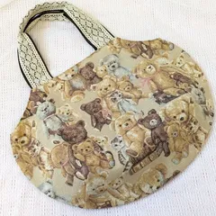 クマ柄　ショルダーバッグ　ハンドメイド　丸型　ブラウン