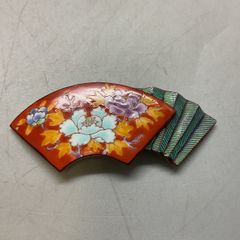 俊兼 トシカネ TOSHIKANE 有田焼 ブローチ 扇 白 青竹 ヴィンテージ