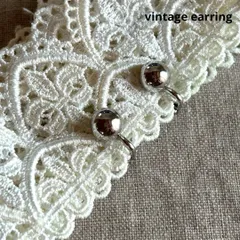 07502ヴィンテージ 小さなころんとしたシルバーボールイヤリング