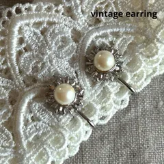07512ヴィンテージ パールをビジューが囲んだイヤリング