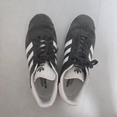 アディダス ガゼル ブラック スウェード スニーカー