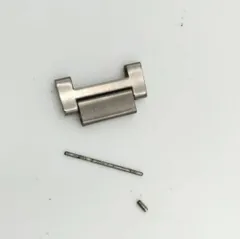 ・中古品 腕時計 部品 シチズン アテッサ E610-T008585 ベルトの３コマ目 ３段目　接続用のピン付き