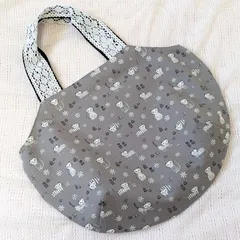 猫柄　ショルダーバッグ　ハンドメイド　丸型　北欧猫