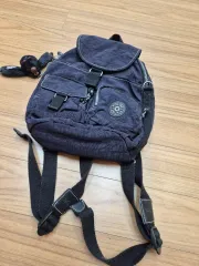 キプリング ミニ バックパックです - カラー：ブラック- サイズ：約 29cm ゆったり