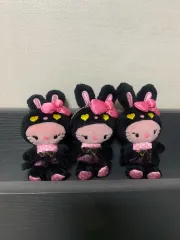 新品 ハローキティ ブラックうさぎ キーホルダー レア