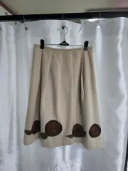 ベージュ プリーツ スカート 花 刺繍 (1495)