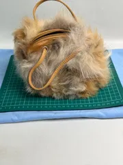 銀座かねまつ GINZA Kanematsu リアルファー ハンドバッグ 本革 レザー イタリア製生地使用 筒型 ラウンドバッグ ボリュームファー フォックスファー ブラウン ベージュ 茶 極暖 希少 上品 エレガント 日本製 ブランドバッグ