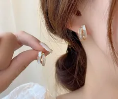 ピアス 上品 フープピアス ゴールド×ホワイト ジルコニア風  大人可愛い レディース きれいめ デート 通勤 プレゼント