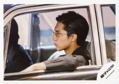 【中古】生写真(ジャニーズ) 関ジャニ∞/錦戸亮/横型・バストアップ・衣装黒・眼鏡・車内/16-17冬 パンフ＆グッズ撮影/公式生写真