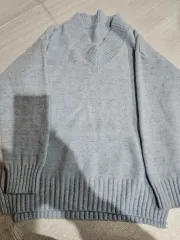 Vネック スカイブルー ニット