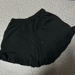 ブラックフリルハーフパンツ