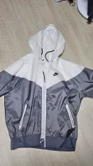 ナイキ ウィンドランナー 出品