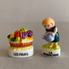 農家と果物かごのフェーブ/農村のデュオ/フルーツ/フランス雑貨/陶器ミニチュア/ブロカント/ヴィンテージ/蚤の市/幸運の小さな陶器