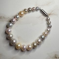 これは綺麗！照り強あこや本真珠の三連ブレスレット これは綺麗！照り強あこや本真珠の三連ブレスレット - メルカリ