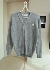 落ち着いた日にふと心が軽くなるCOMME des GARCONS PLAY カーディガン